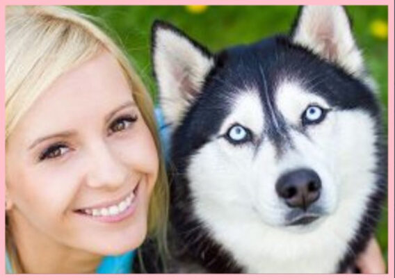 ガリナ・アルセンキナ犬と一緒の画像